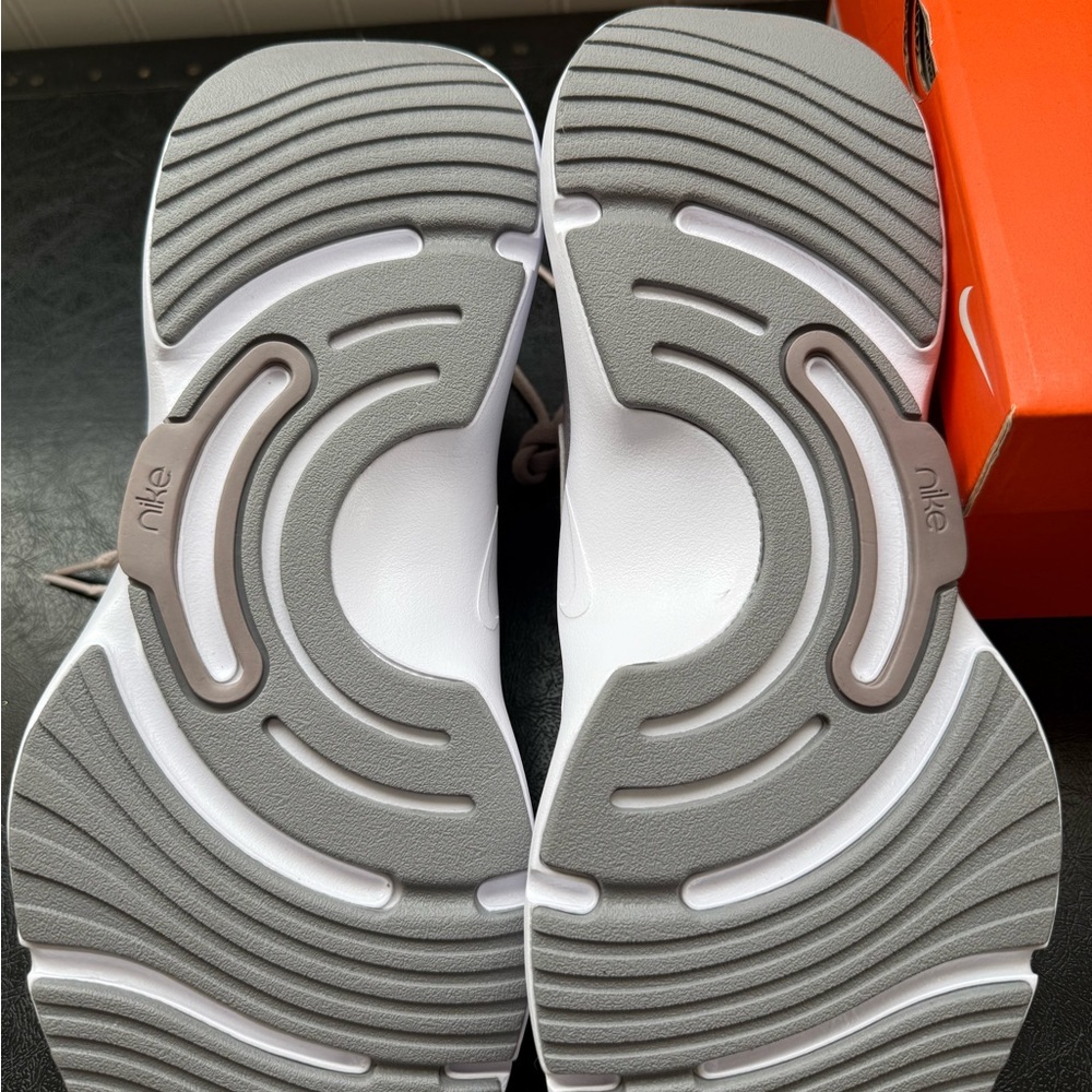 Nike Women's In-Season TR 13 - Picture 4 of 6